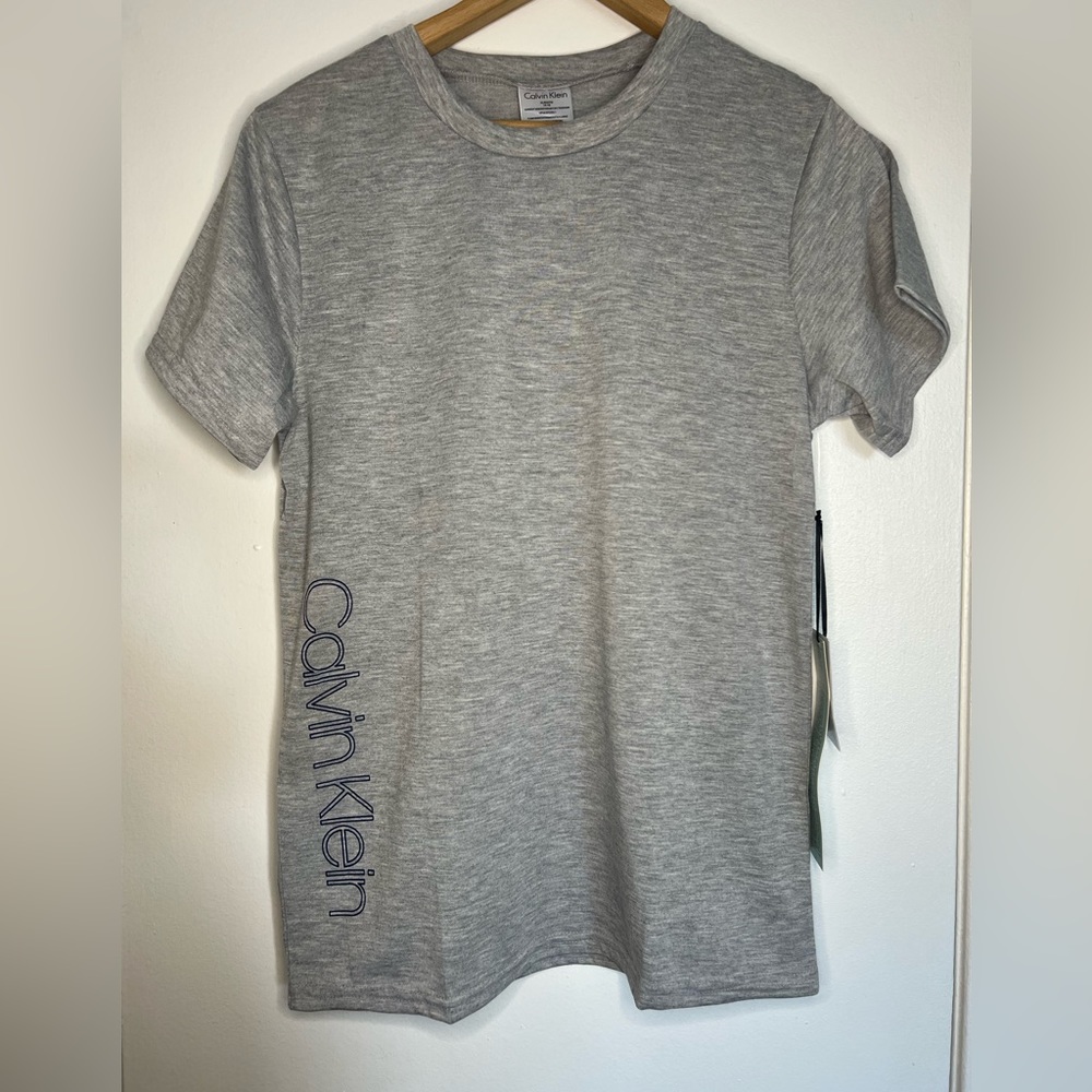 NWT Gray Calvin Klein T-Shirt size Youth XL